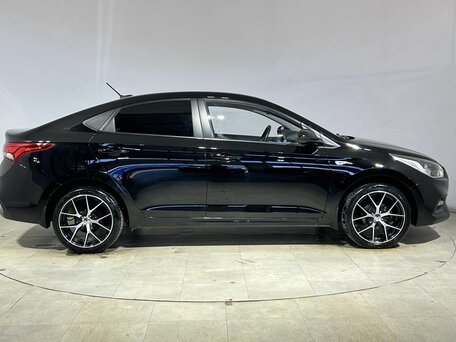 2018 Hyundai Solaris II, чёрный, 1190000 рублей, вид 5