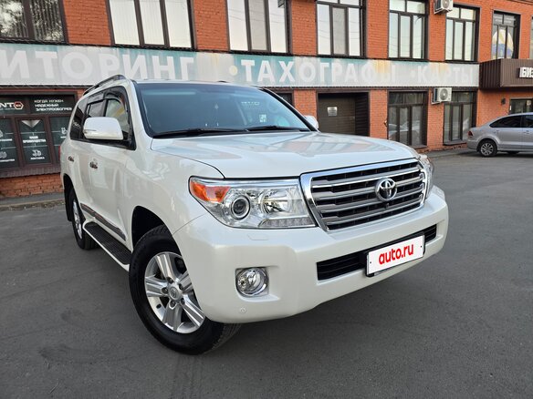 2015 Toyota Land Cruiser 200 Series Рестайлинг 1, белый - вид 9