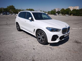 2021 BMW X5 40i IV (G05/G18), белый, 9000000 рублей, вид 3