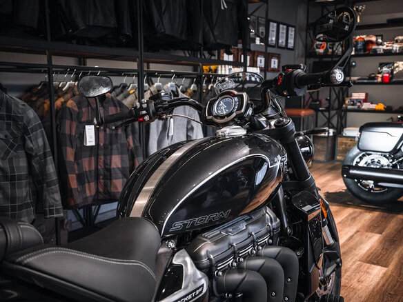 2026 Triumph Rocket 3, серый, 3200000 рублей - вид 16