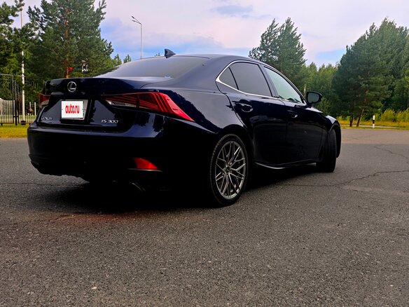 2017 Lexus IS 300 III Рестайлинг, синий, 2750000 рублей - вид 9