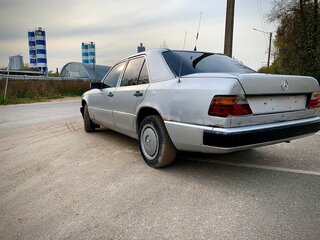 1989 Mercedes-Benz W124 230, серебристый, 90000 рублей, вид 1