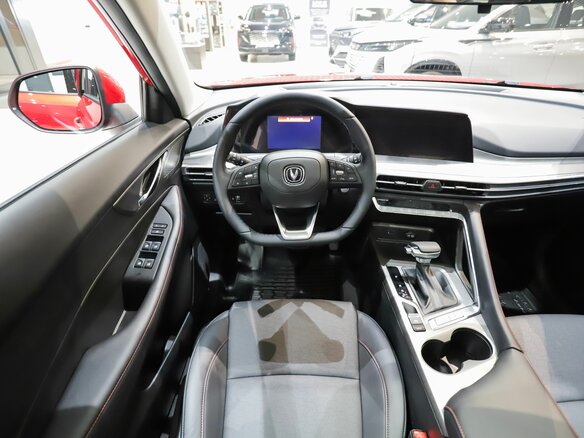 2025 Changan CS35 Plus I Рестайлинг, красный - вид 18
