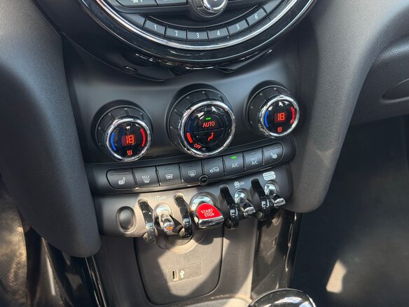 2019 Mini Hatch Cooper III (F55/F56) Рестайлинг, синий - вид 13