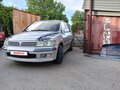 2002 Mitsubishi Space Wagon III, серебристый - вид 1