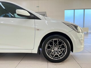 2014 Hyundai Solaris I, белый, 799000 рублей, вид 3