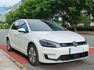 2020 Volkswagen e-Golf VII Рестайлинг, белый, 1335000 рублей, вид 3