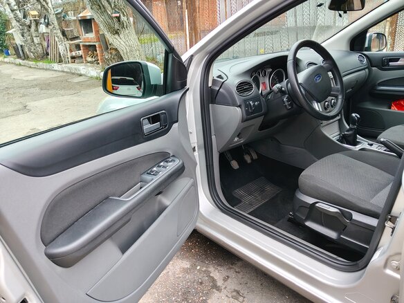2010 Ford Focus II Рестайлинг, серебристый, 700000 рублей - вид 8