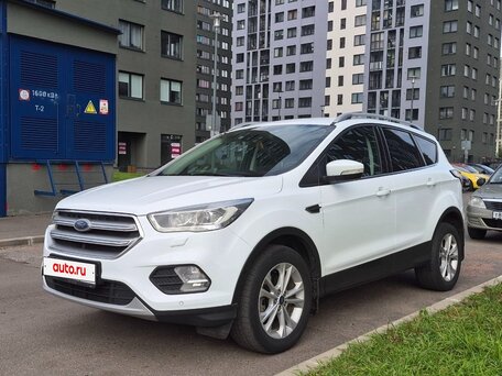 2018 Ford Kuga II Рестайлинг, белый, 1750000 рублей, вид 4