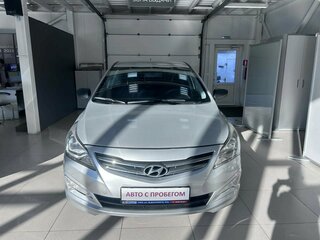 2015 Hyundai Solaris I Рестайлинг, серебристый, 794000 рублей, вид 3