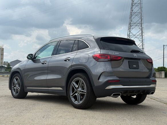 2022 Mercedes-Benz GLA 180 II (H247), серый, 1980999 рублей - вид 2