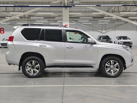 2011 Toyota Land Cruiser Prado 150 Series, серебристый, 2200000 рублей, вид 4