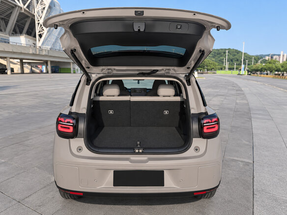 2026 Leapmotor A10 53 kWh, бежевый, 1730000 рублей - вид 13