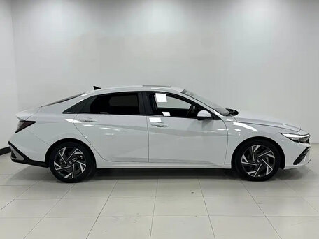 2023 Hyundai Elantra VII (CN7) Рестайлинг, белый, 1480000 рублей, вид 5