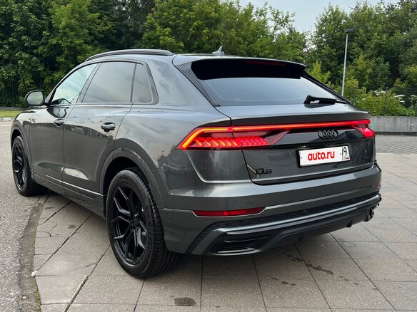 2019 Audi Q8 55 TFSI I (4M), серый, 6100000 рублей - вид 13