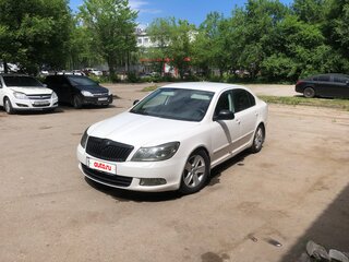 2010 Skoda Octavia DSG7 II (A5) Рестайлинг, белый, 620000 рублей, вид 1