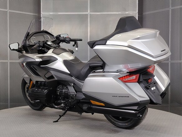 2025 Honda GL 1800 Gold Wing, серебристый, 3249000 рублей - вид 5