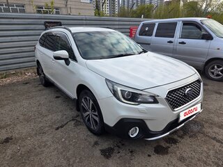 2017 Subaru Outback V Рестайлинг, белый, 1900000 рублей, вид 4