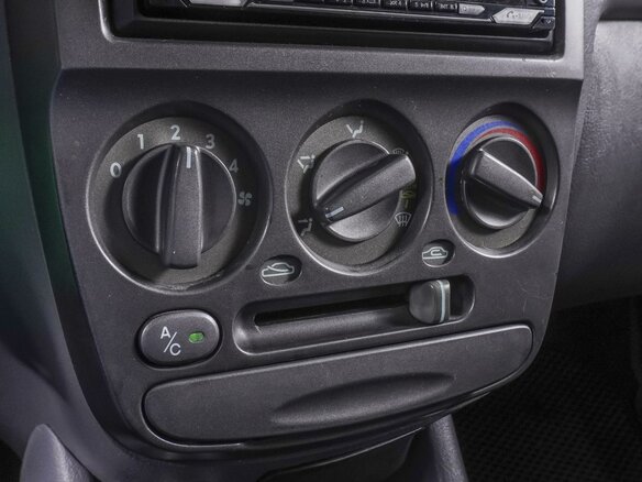 2005 Hyundai Accent II Рестайлинг, жёлтый, 399000 рублей - вид 11