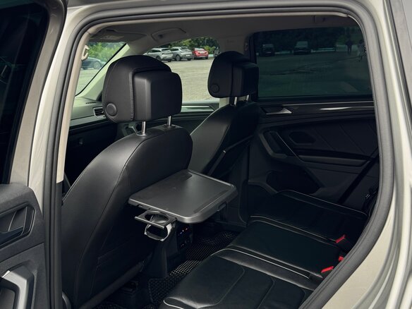 2018 Volkswagen Tiguan II, серебристый, 2800000 рублей - вид 8