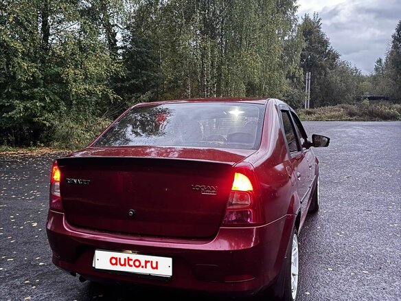 2010 Renault Logan I Рестайлинг, красный, 500000 рублей - вид 4