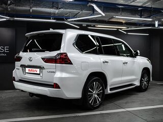 2016 Lexus LX 570 III Рестайлинг 2, белый, 7850000 рублей, вид 4