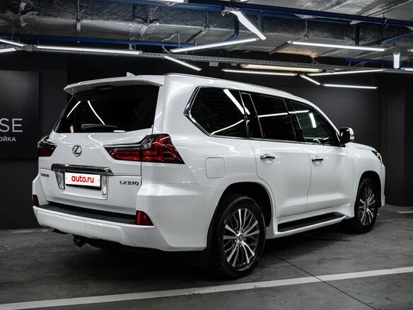 2016 Lexus LX 570 III Рестайлинг 2, белый, 7850000 рублей - вид 3