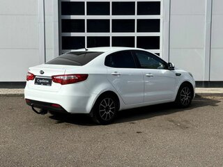 2015 Kia Rio III Рестайлинг, белый, 740000 рублей, вид 5