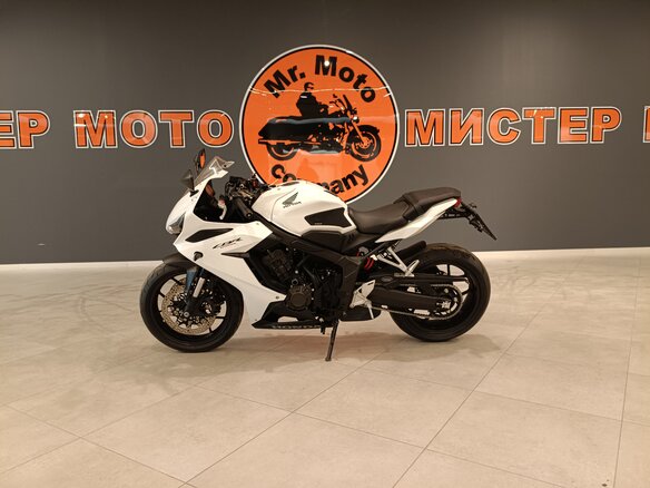 2023 Honda CBR 650R, белый, 925000 рублей - вид 1