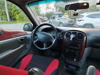 2005 Chrysler Town & Country SWB IV, красный, 449449 рублей, вид 5