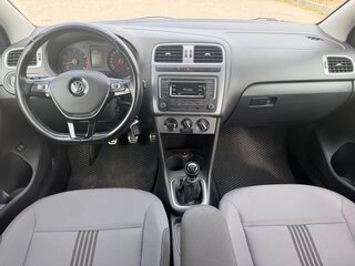 2016 Volkswagen Polo V Рестайлинг, серый, 1020000 рублей, вид 2