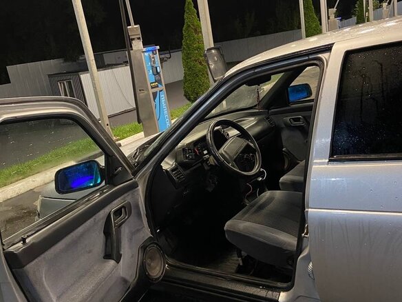2002 Lada (ВАЗ) 2112, серебристый, 250000 рублей - вид 8