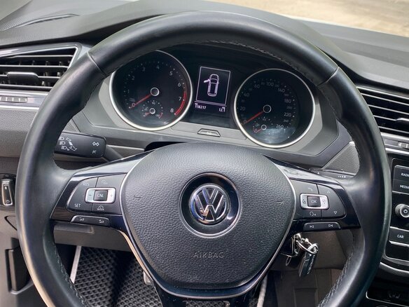 2018 Volkswagen Tiguan II, белый, 1850000 рублей - вид 6