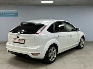 2010 Ford Focus II Рестайлинг, белый, 530000 рублей, вид 5