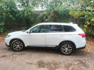 2018 Mitsubishi Outlander III Рестайлинг 2, белый, 2250000 рублей, вид 3