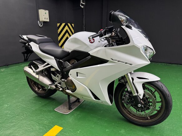 2017 Honda VFR 800, белый, 785000 рублей - вид 15