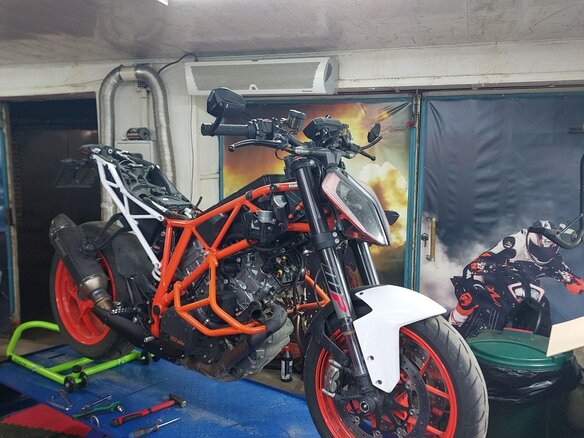 2017 KTM 1290 Super Duke R, белый, 950000 рублей - вид 13