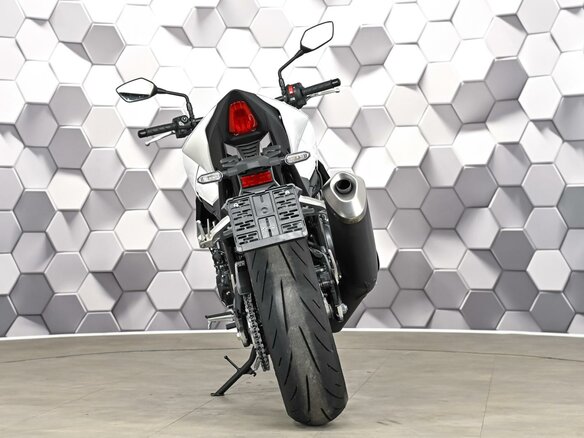 2025 Honda CB 1000 Hornet, белый - вид 5