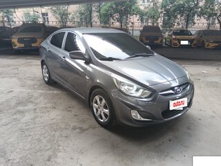 2013 Hyundai Solaris I, серый, 499146 рублей, вид 2