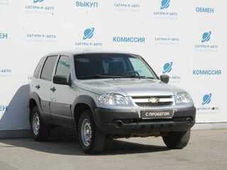 2017 Chevrolet Niva I Рестайлинг, серебристый, 630000 рублей, вид 3