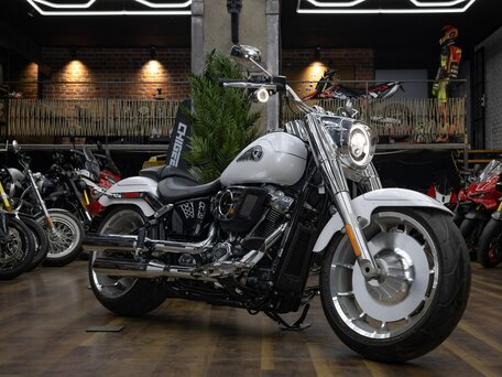 2026 Harley-Davidson Fat Boy, чёрный, 3290000 рублей, вид 3