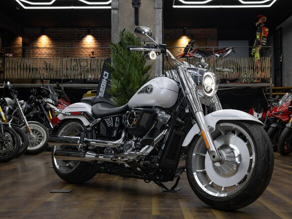 2026 Harley-Davidson Fat Boy, чёрный, 3290000 рублей - вид 2