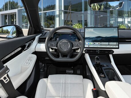 2026 Lynk & Co 03 I Рестайлинг 2, серебристый, 2290000 рублей, вид 5