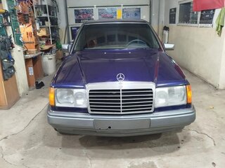 1993 Mercedes-Benz E-Класс 220 I (W124), синий, 600000 рублей, вид 1