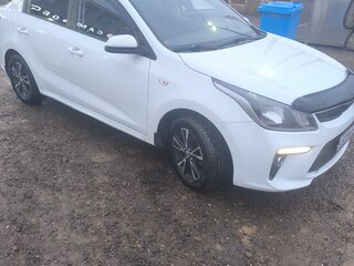 2017 Kia Rio III Рестайлинг, белый, 1250000 рублей, вид 1