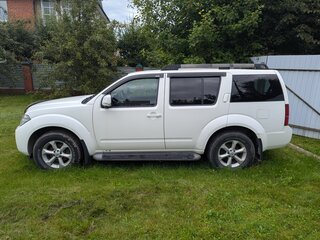 2011 Nissan Pathfinder III Рестайлинг, белый, 1500000 рублей, вид 4