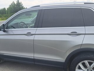 2018 Volkswagen Tiguan II, серебристый, 2370000 рублей, вид 4