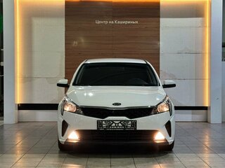 2021 Kia Rio IV Рестайлинг, белый, 1420000 рублей, вид 2