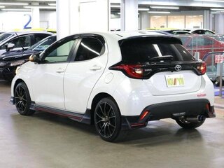 2020 Toyota Yaris IV, белый, 1100000 рублей, вид 5
