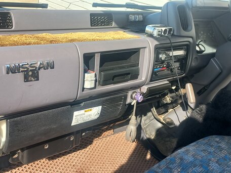 1998 Nissan Atlas, белый, 1000000 рублей, вид 1